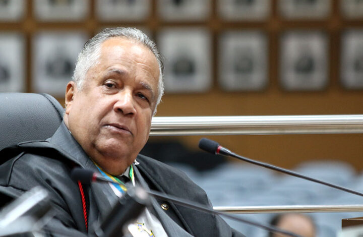 Desembargador Jaime Ferreira Abreu recebe homenagem do Tribunal de Justiça
