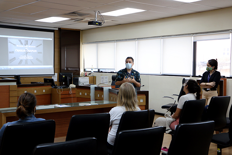 Servidores participam de debate dentro da oficina "Ofi-cine".