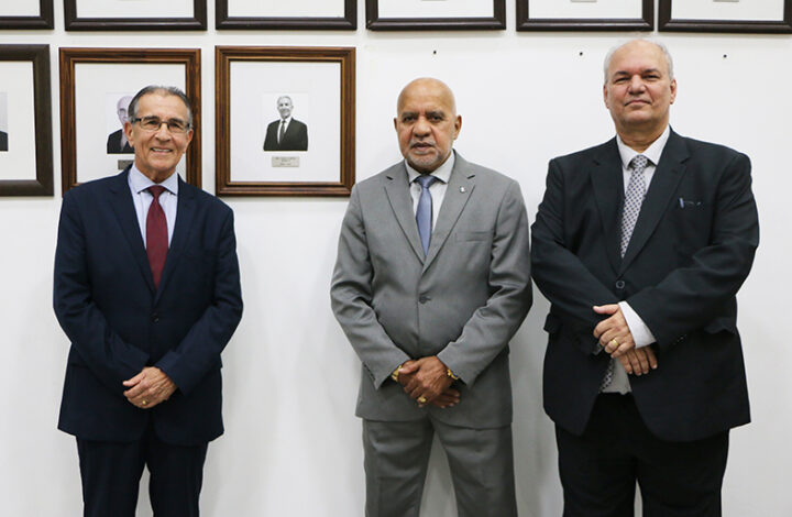 Foto do desembargador Carlos Simões Fonseca passa a integrar galeria de ex-corregedores gerais da Justiça