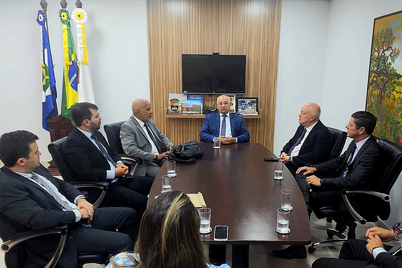 Autoridades do Judiciário capixaba e mato-grossense reunidas na Ouvidoria do TJMT.
