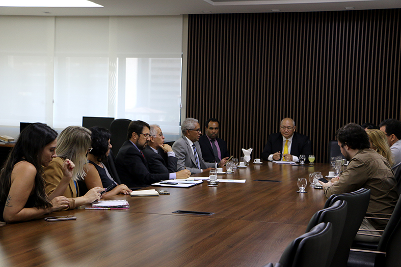 Representantes do judiciário capixaba reunidas com o conselheiro Richard Pae Kim, do Conselho Nacional de Justiça (CNJ).