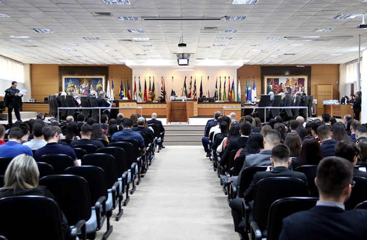 Pleno suspende lei que reserva vagas em concurso público municipal para candidatos sem títulos de especialização