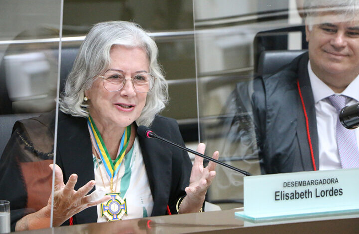 Desembargadora Elisabeth Lordes recebe homenagem do Tribunal Pleno