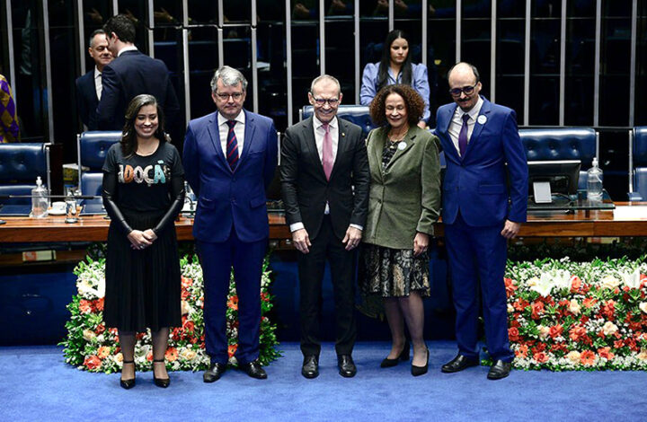 Programa Esperando Por Você do Poder Judiciário Estadual recebe Prêmio Adoção Tardia 2022 no Senado Federal