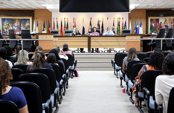 Servidores do Poder Judiciário participam de mesa redonda sobre saúde mental dos trabalhadores