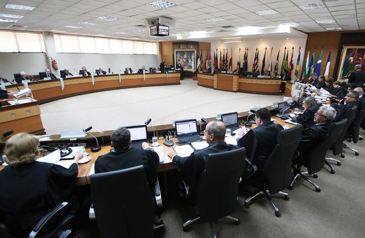 Tribunal Pleno do TJES decide que servidores que optaram pelo subsídio não tem direito ao auxílio-alimentação retroativo