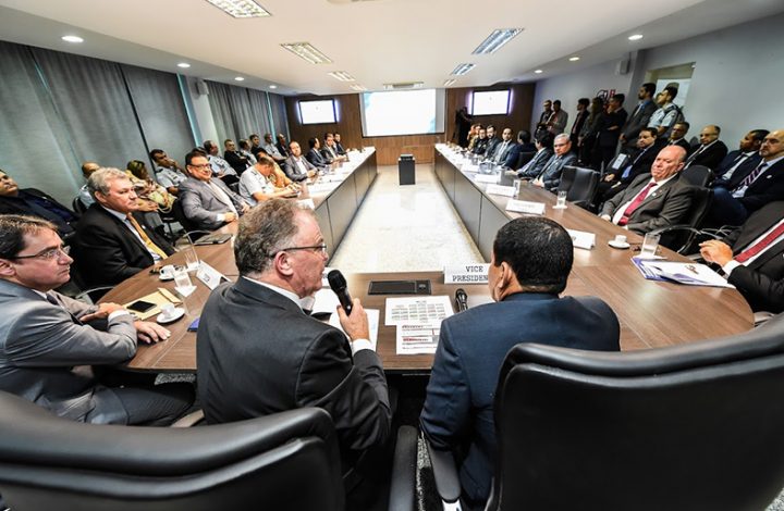 Presidente do TJES acompanha apresentação do Programa Estado Presente feita pelo Governador ao Vice-presidente da República