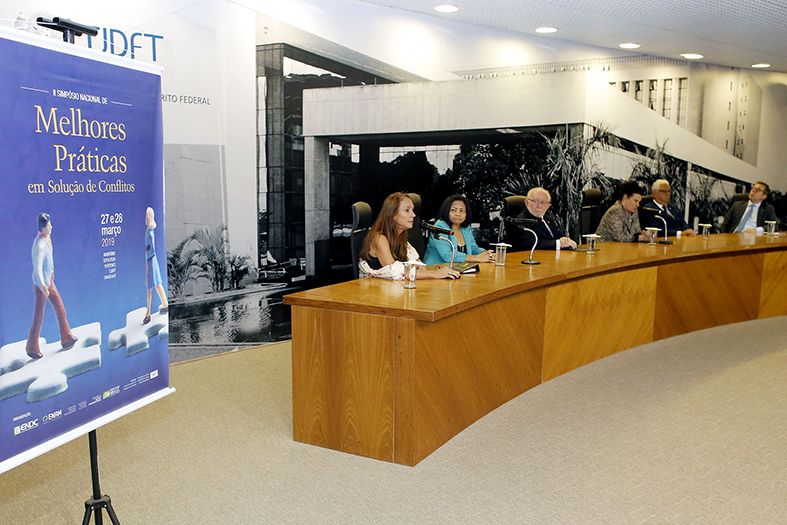 Mesa de abertura do 2º Simpósio Nacional de Melhores Práticas em Solução de Conflitos, realizado no TJDFT (Tribunal de Justiça do Distrito Federal), em Brasília.