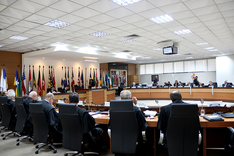 Desembargadores do Tribunal de Justiça Capixaba em uma sessão do Tribunal Pleno.