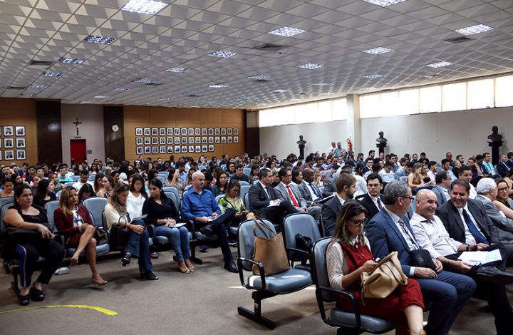 Salão Pleno do Tribunal de Justiça fica repleto de estudantes em sessão realizada nesta quinta-feira