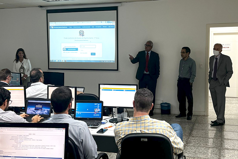 Membros do poder judiciário capixaba participam de uma capacitação.