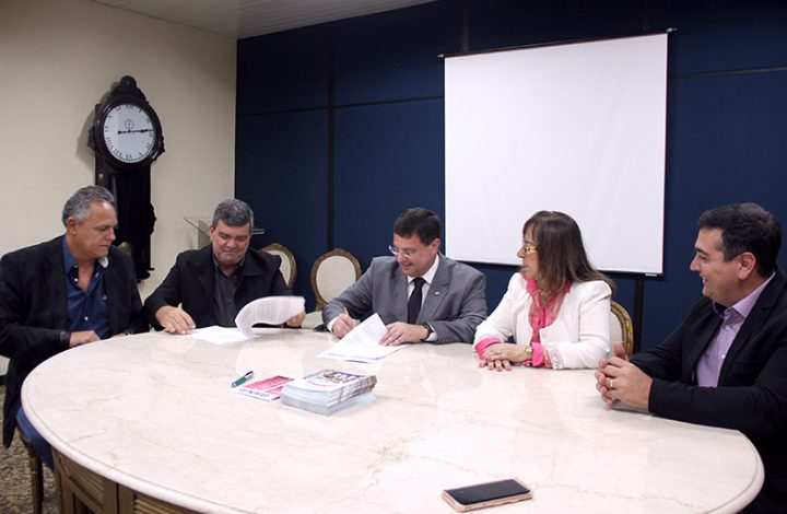 TJES assina termo de cooperação com Sindipães e Aipães para ação de combate à violência doméstica