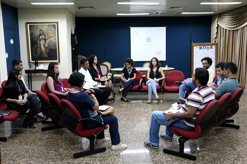 Roda de conversas no salão nobre do TJES.