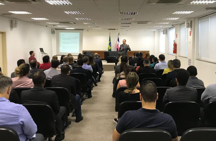 Doutor em Direito Eduardo Tomasevicius ministra palestra sobre o princípio da boa-fé jurídica na Emes