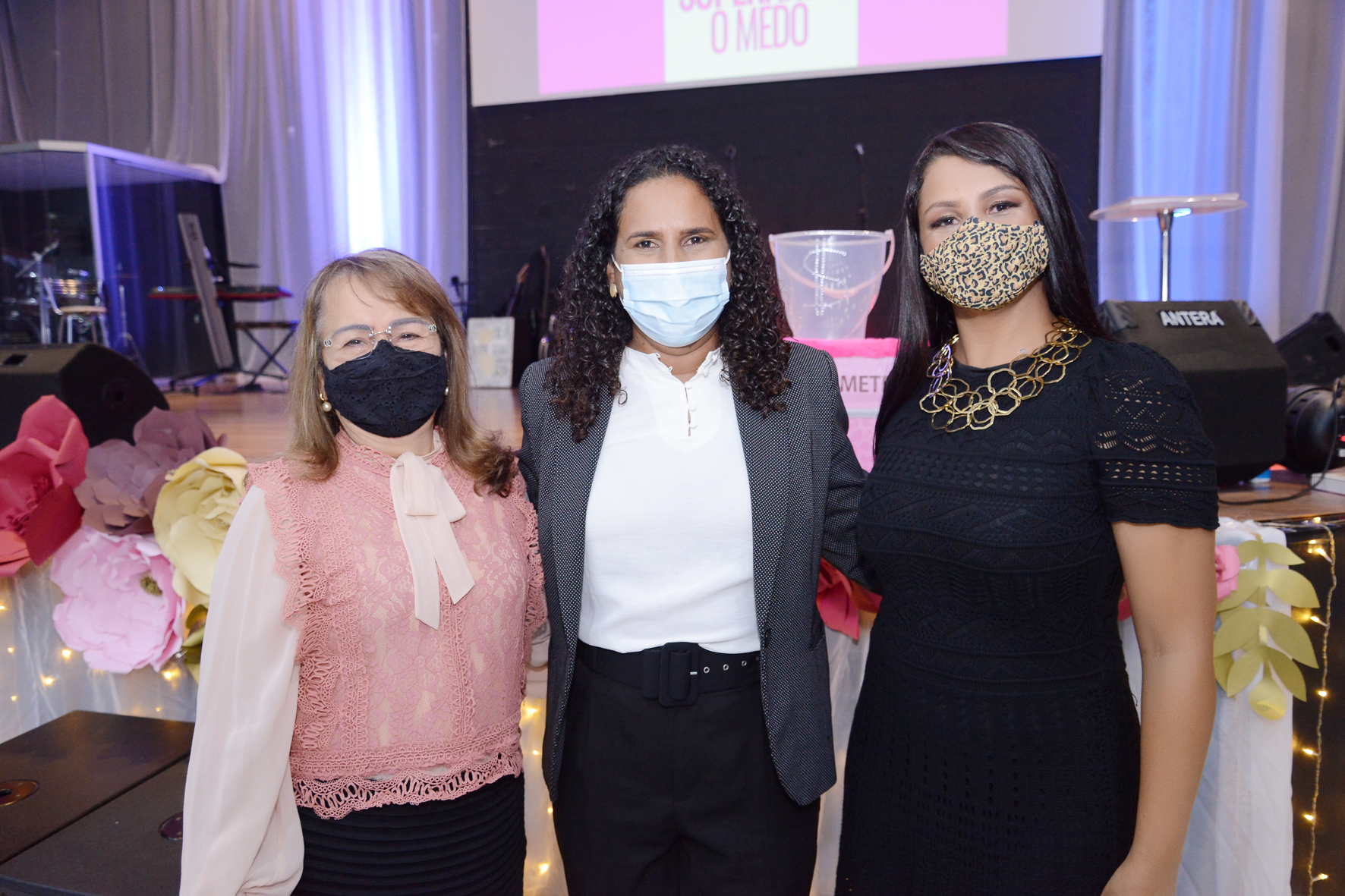 Foto da juíza Hermínia Azoury, da vice-governadora, Jaqueline Moraes e da idealizadora do projeto, Isabel Berlink.