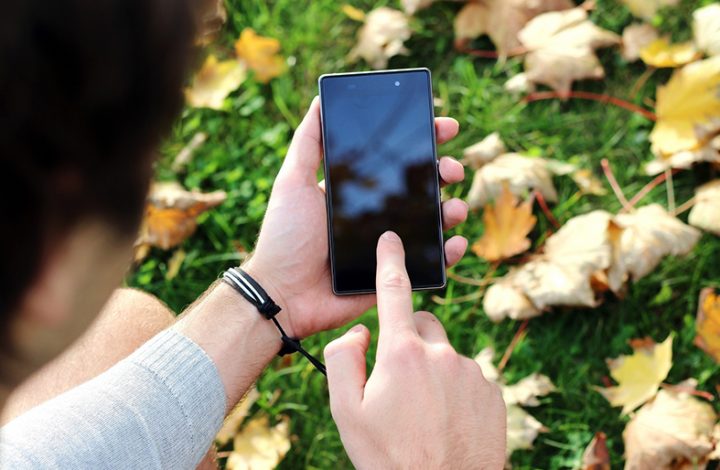 Fabricante de celular deve indenizar cidadão por falha no bloqueio de aparelho furtado