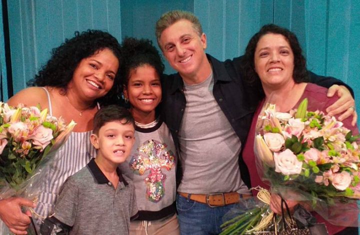 Jovem que participou da campanha Esperando Por Você emociona o país em homenagem ao Dia das Mães