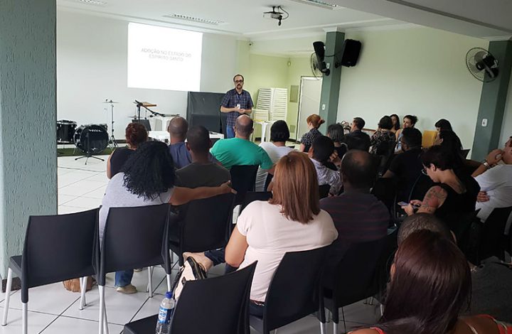 Pretendentes à adoção participam de curso de preparação no Juízo da Serra