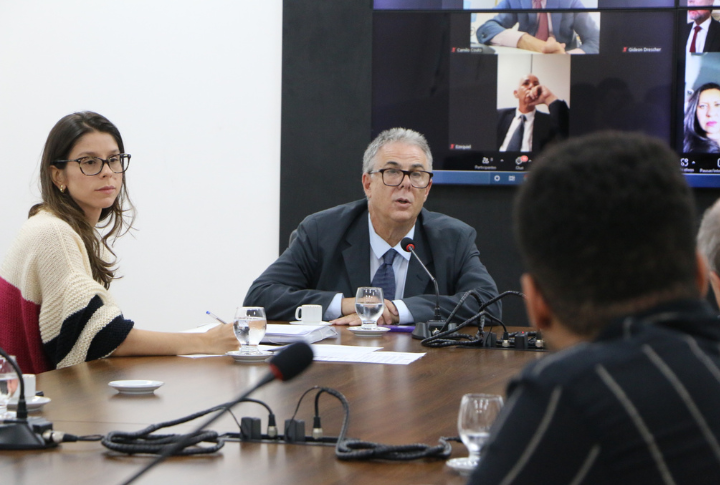 Des Jorge Henrique fala em reunião