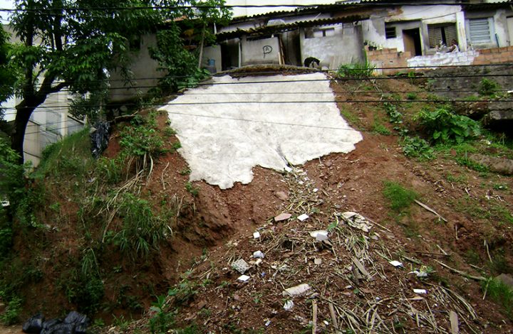 Filha de homem que morreu soterrado em desabamento deve ser indenizada em R$ 50 mil