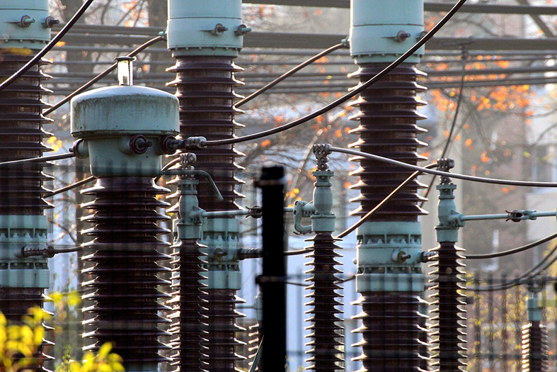 Transformadores de energia elétrica.
