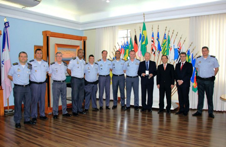 Presidente do TJES recebe a principal honraria da Polícia Militar do Estado do Espírito Santo