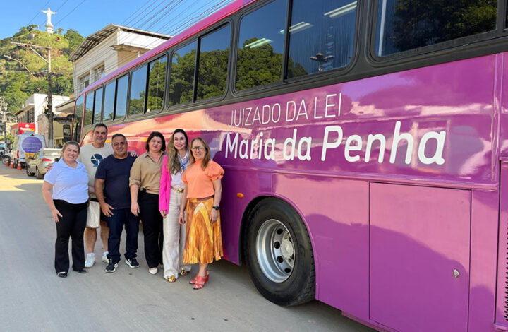 Ônibus rosa chega a Mimoso do Sul para prestar apoio à comunidade