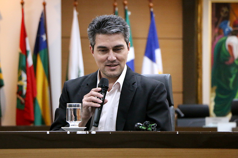 presidente da Comissão de Acessibilidade do TCEES o servidor João Estevão Silveira Filho