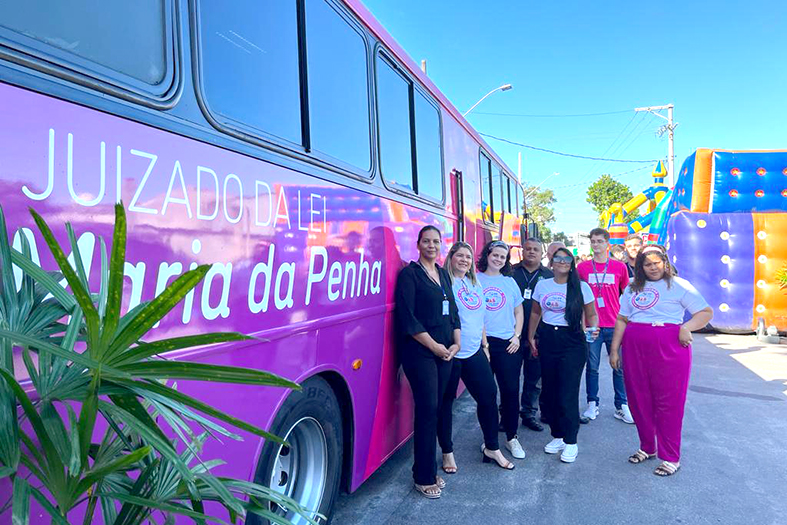 Servidores do judiciário capixaba posam para foto.