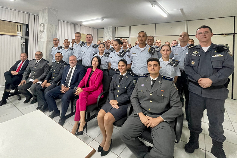 Oficiais da Polícia Militar do Espírito Santo visitam o fórum criminal de Vitória/ES.