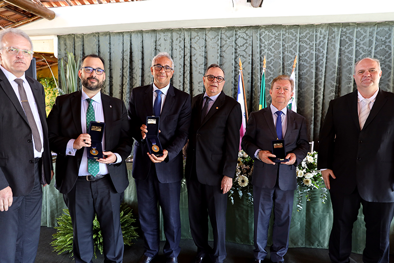 Autoridades do judiciário capixaba recebem homenagem em Apiacá/ES.