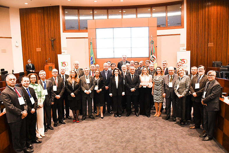 Ouvidores Judiciais posam para foto durante o 9º COJUD do TJRS.