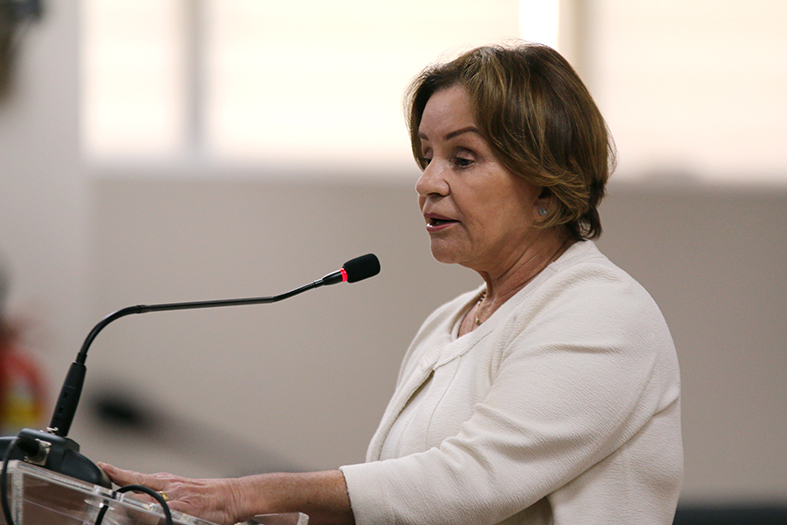 A diretora da Esmages, desembargadora Janete Vargas Simões, mulher de pele parda e cabelos tingidos de castanho.