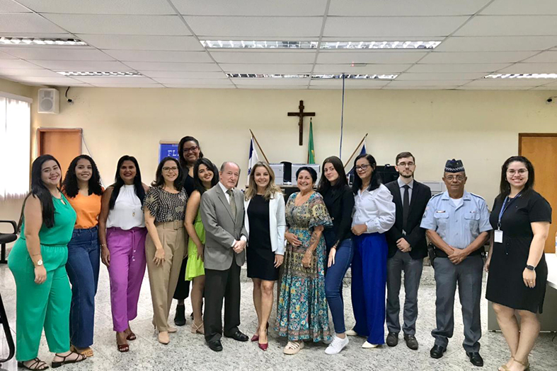 Servidores do judiciário capixaba posam para foto.