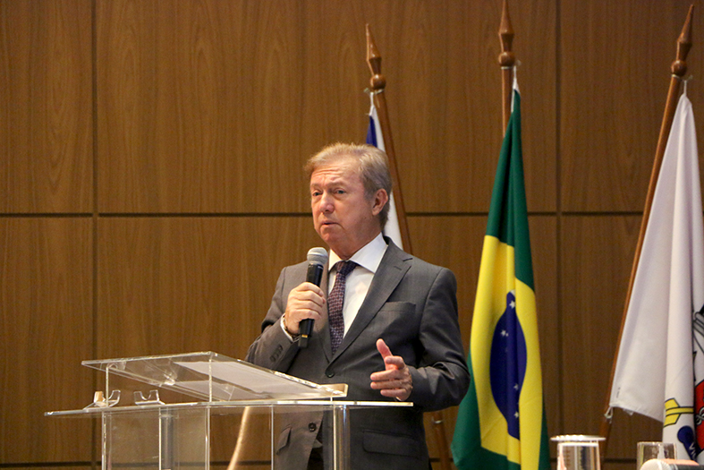Fabio Clem de Oliveira.