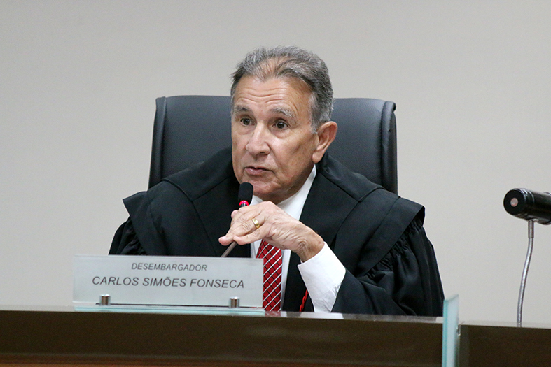 O desembargador Carlos Simões Fonseca em sessão do tribunal pleno.