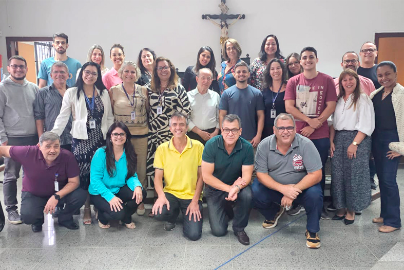 Servidor do judiciário capixaba posam para foto.
