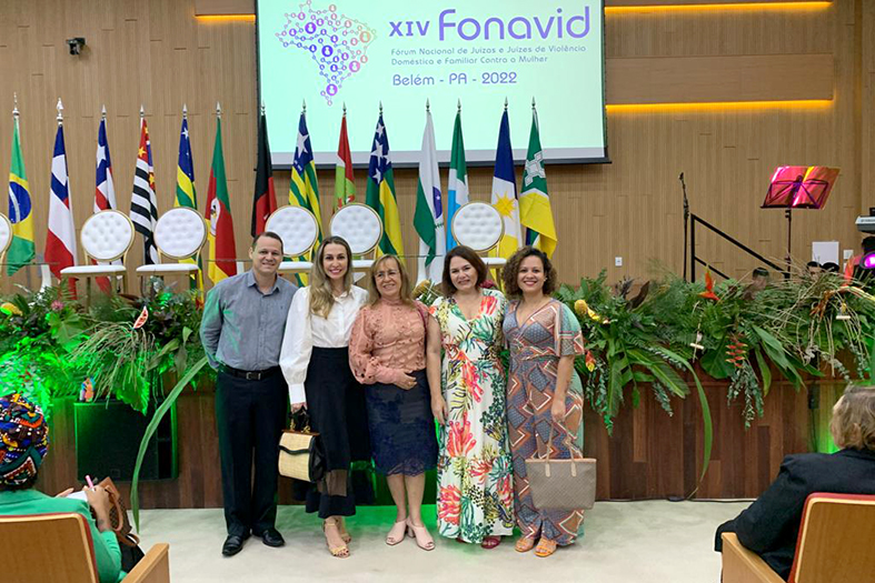 Representantes do TJEs possam para foto durante o XIV Fonavid.