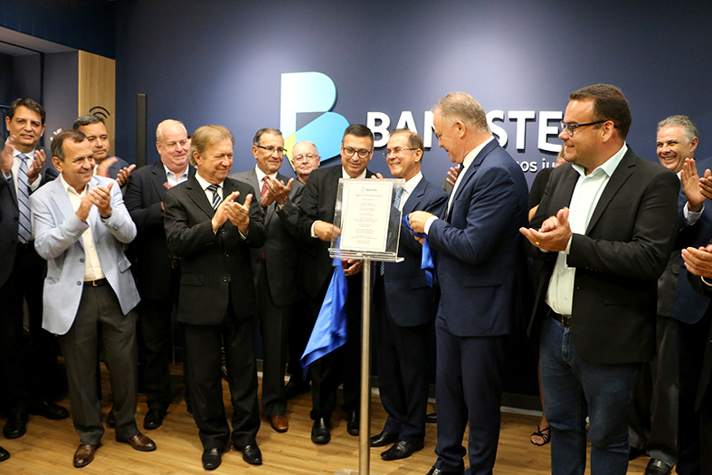 O presidente do TJES e o Governador do Espírito Santo inauguram agência do Banestes.
