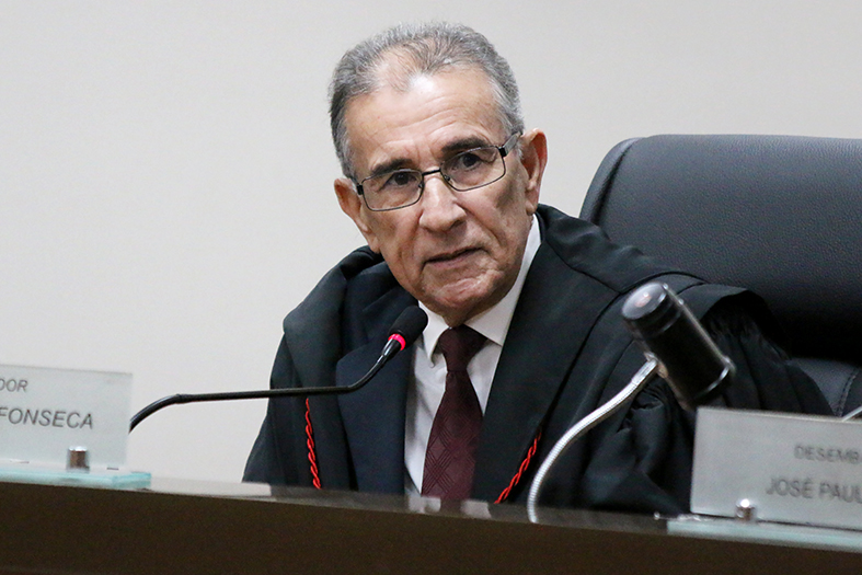 Carlos Simões.