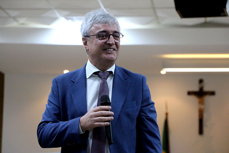 Roberto Portugal.