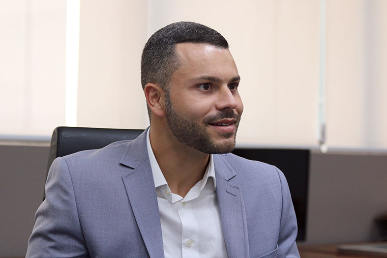 O prefeito do município de Viana/ES, Wanderson Bueno.