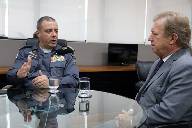 O comandante-geral da PMES em reunião com o presidente do TJES, desembargador Fabio Clem de Oliveira.