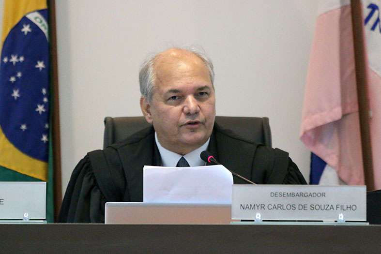 Namyr Carlos.
