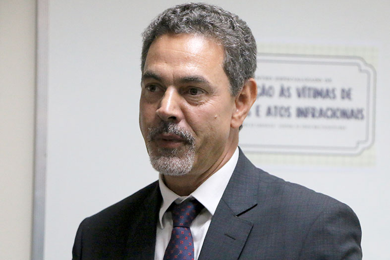 Izaias Eduardo.
