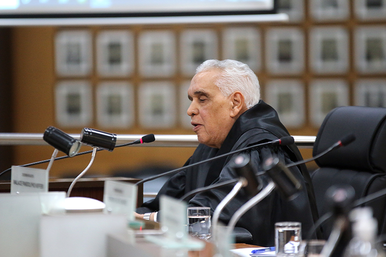 O desembargador Jorge do Nascimento Viana.