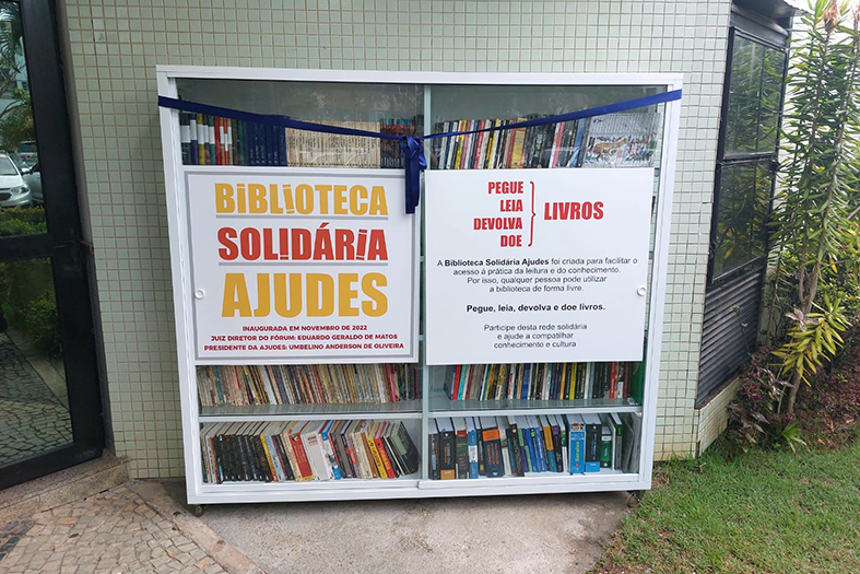 Biblioteca solidária do fórum de Cachoeiro de Itapemirim.