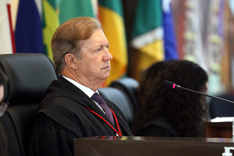 O presidente do TJES, desembargador Fabio Clem em sessão do Tribunal Pleno do TJES.