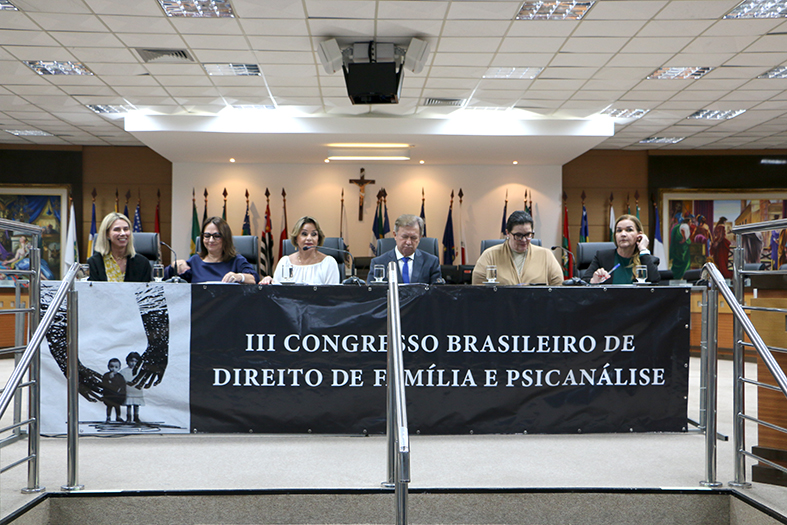 Mesa de abertura do congresso.