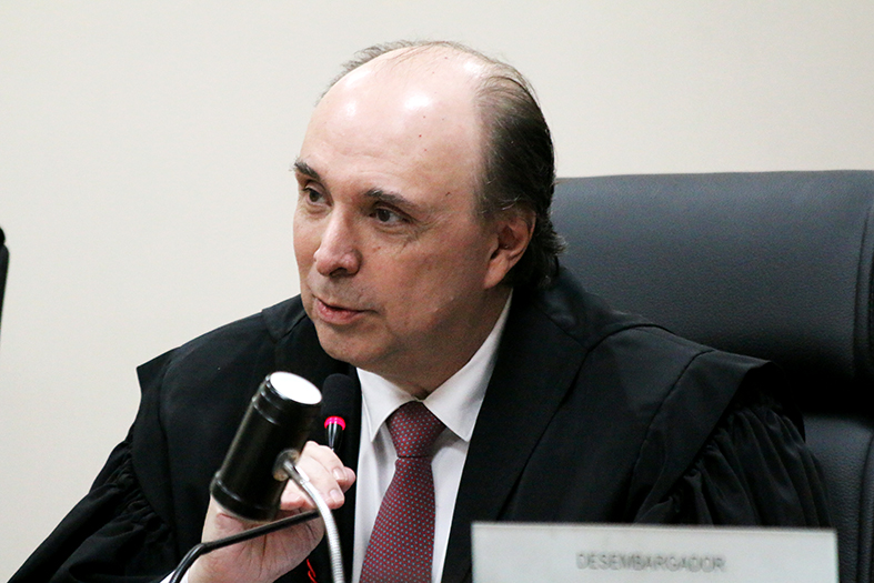 Samuel Meira Brasil.